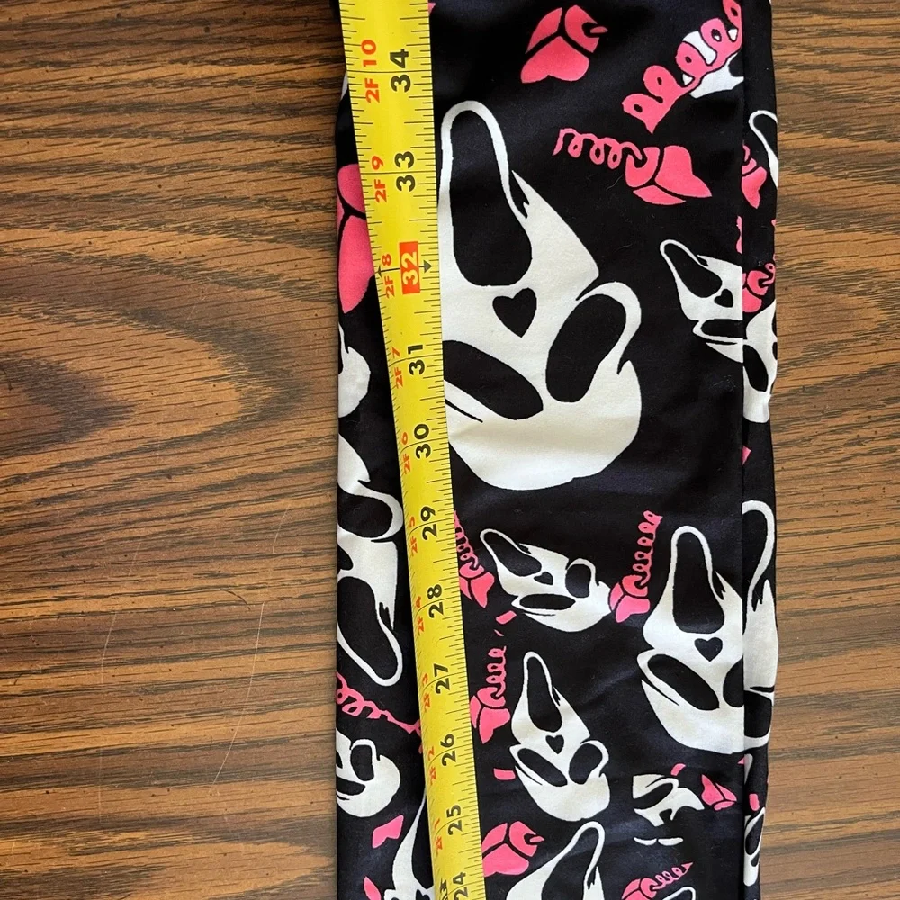 Black‎ and Pink Skull Leggings